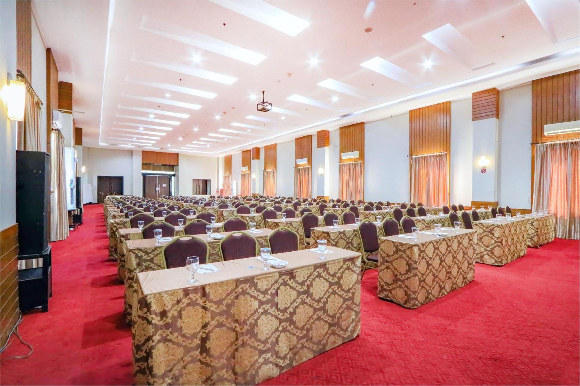 Hotel Dafam Pekalongan Exterior photo