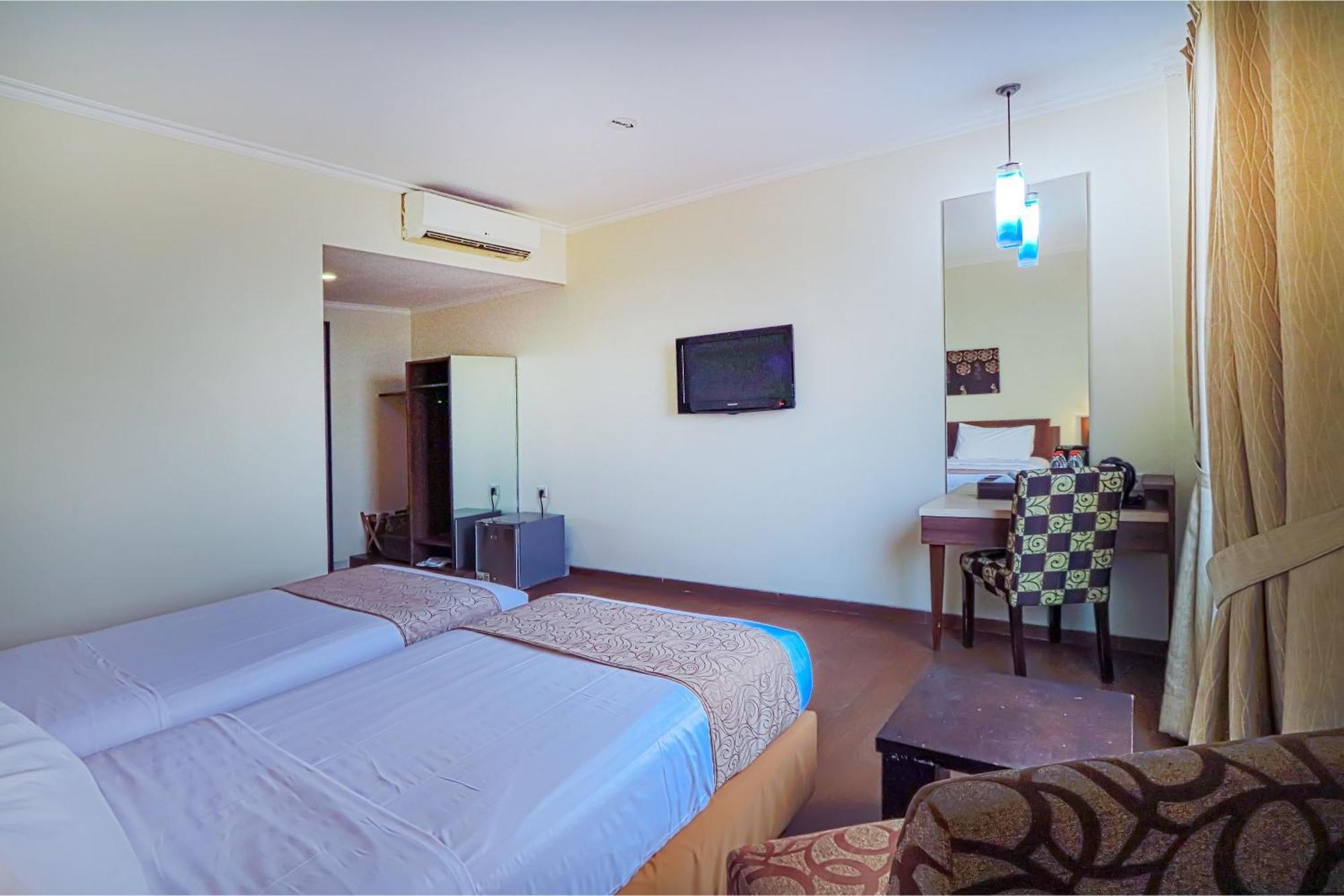 Hotel Dafam Pekalongan Exterior photo