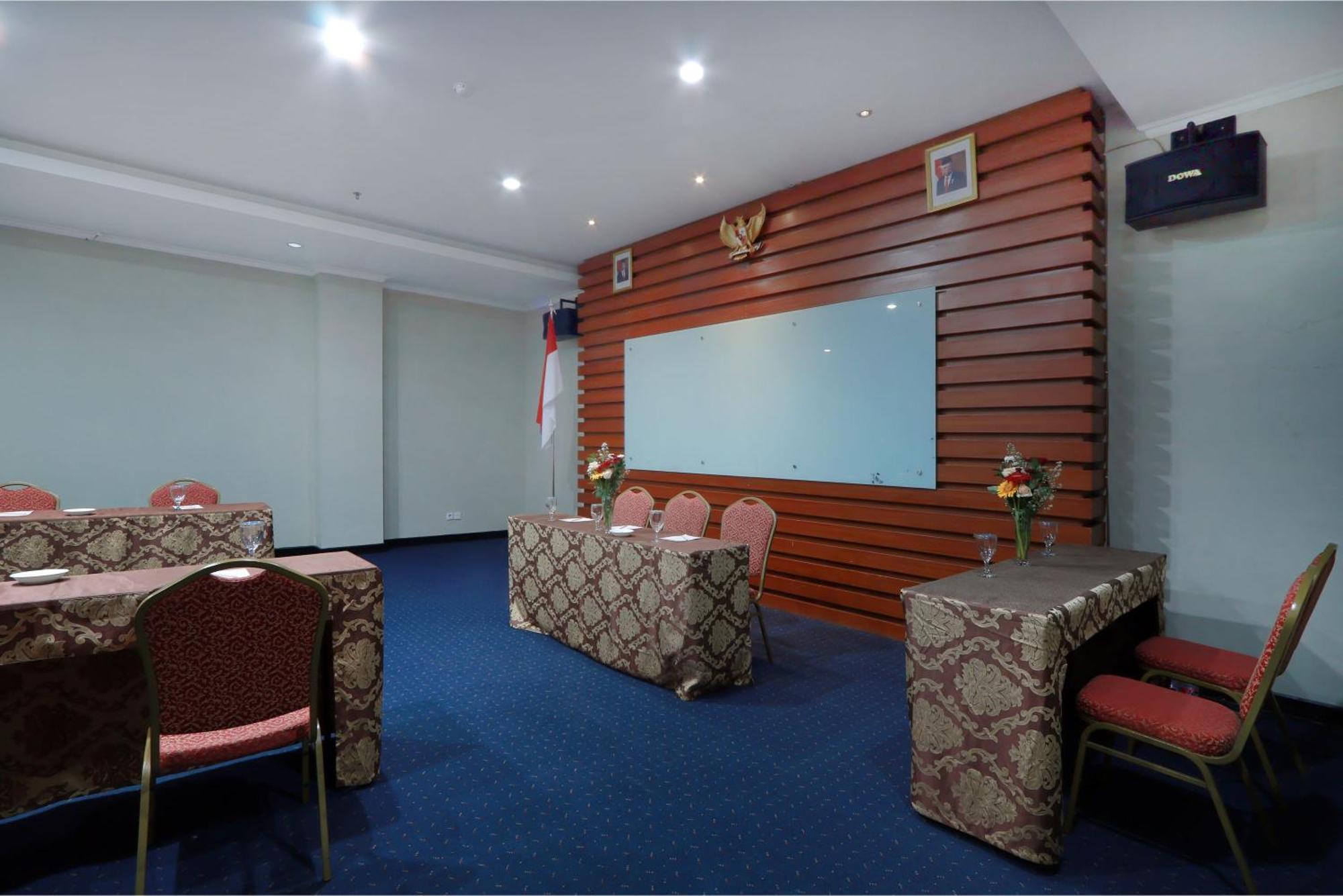 Hotel Dafam Pekalongan Exterior photo